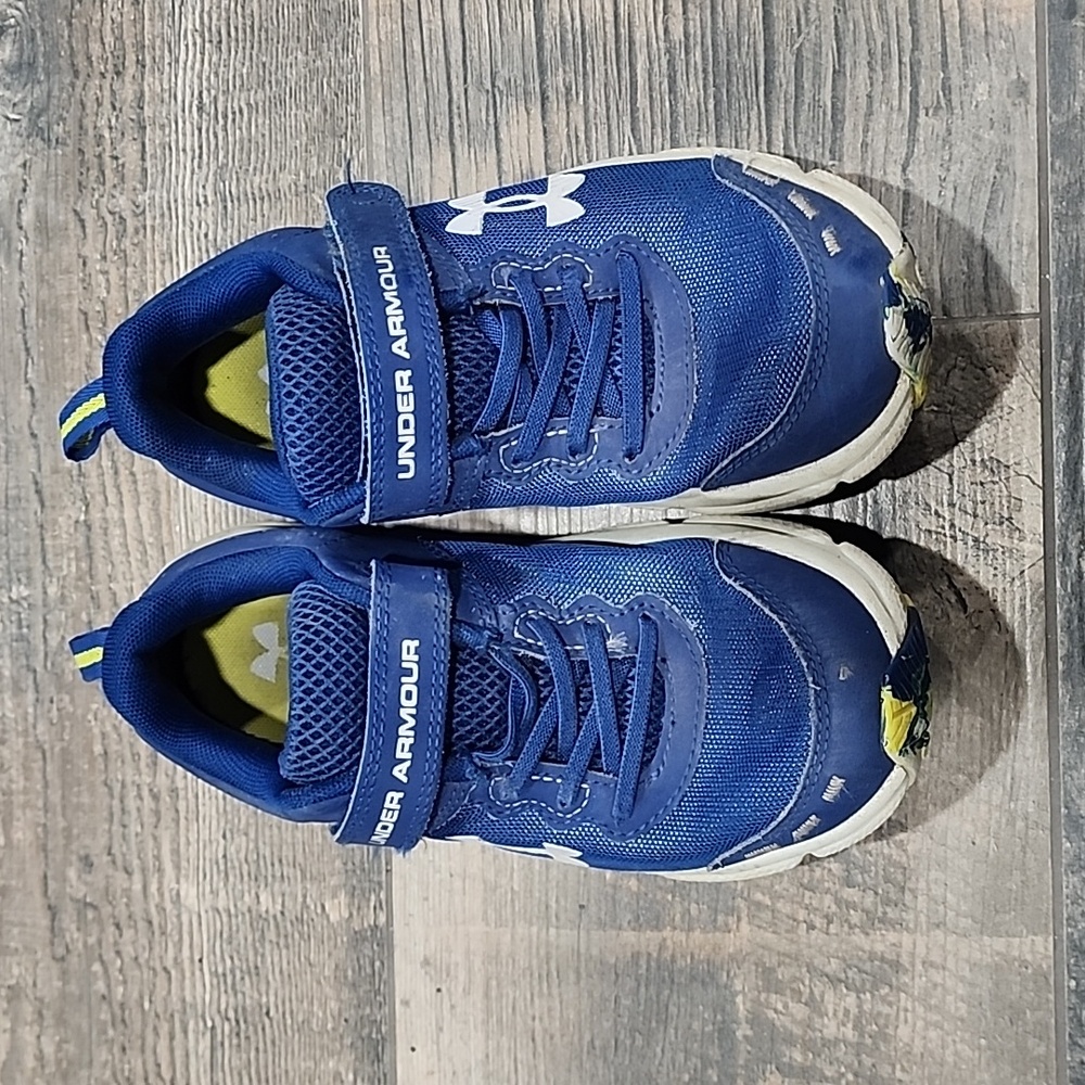 Under Armour Charged Sneakers